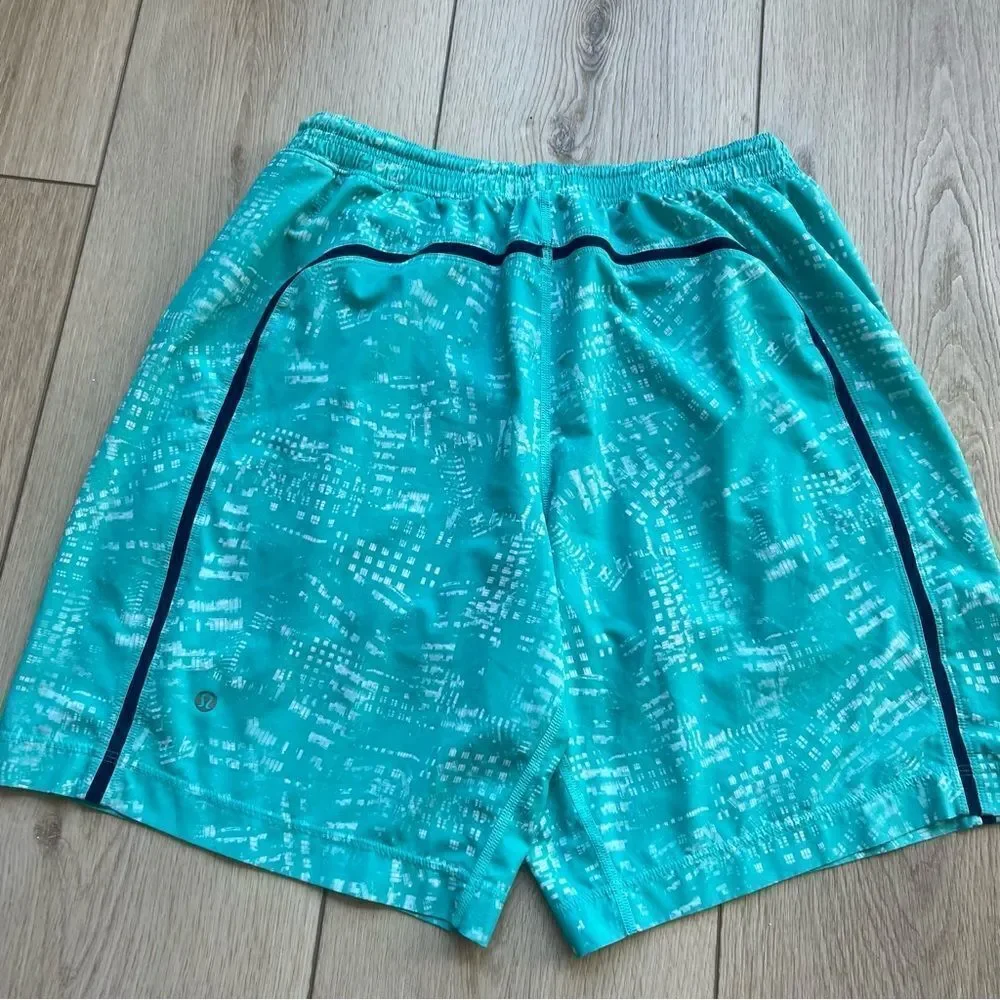 Lululemon Men’s Pace Breaker Running Short Lined Size Small Turquoise Pattern